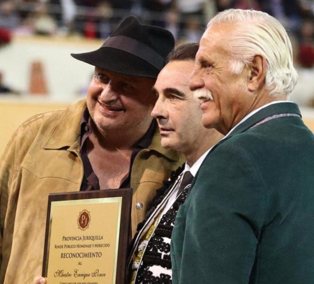 Juriquilla: Cariñosa despedida para Enrique Ponce.