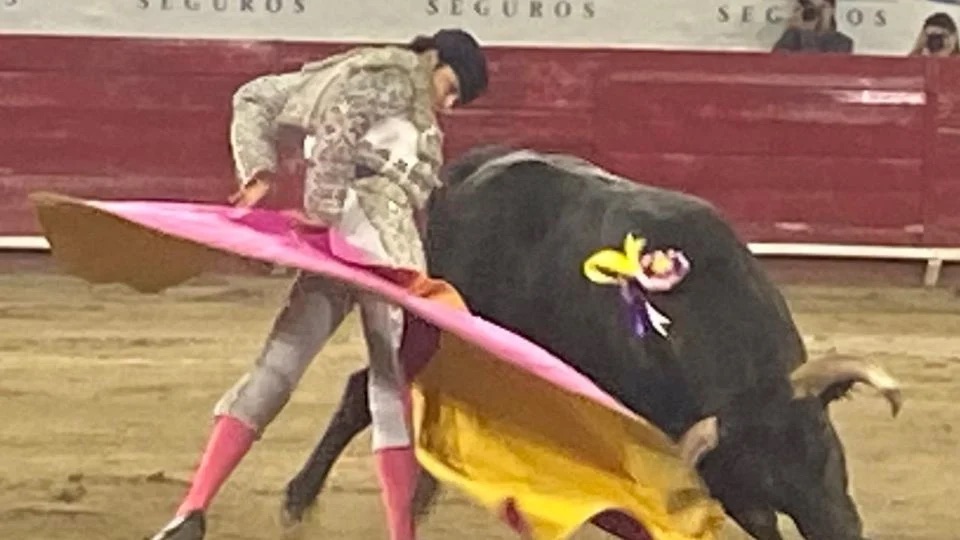 Manolo González triunfa en la segunda novillada de “La Luz”