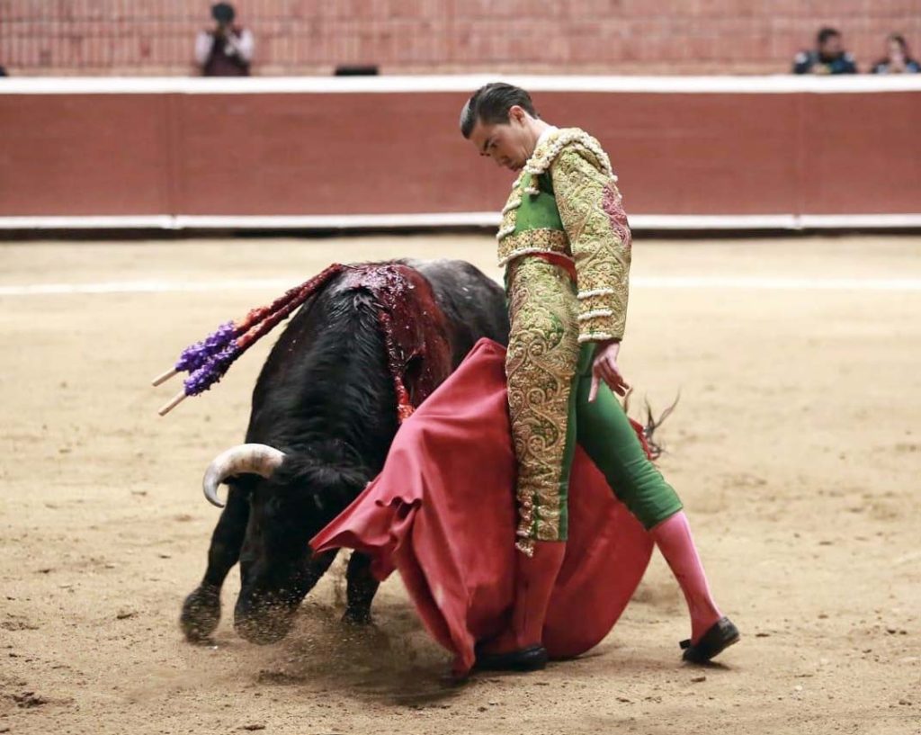Bruno corta una oreja en Morelia y gana el trofeo en disputa.