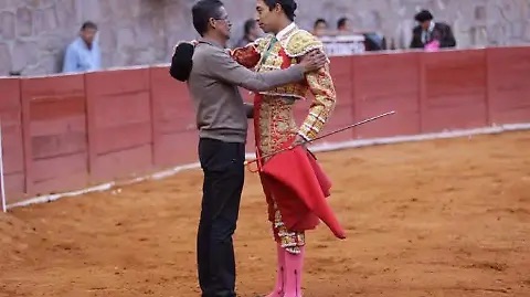 Fallece padre del torero tlaxcalteca Sergio Flores.