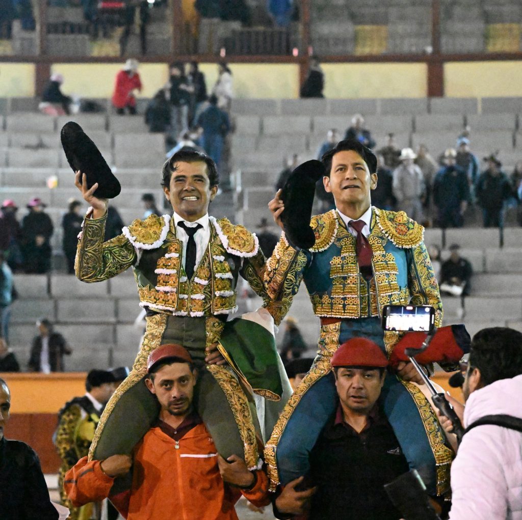 Importante tarde triunfal de Joselito Adame que sale en hombros junto al Zapata en Apizaco.