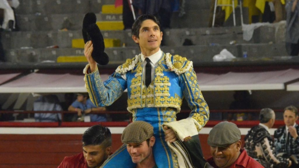 El torero Sebastián Castella triunfa en la despedida de Luis Bolívar en la Feria de Cali.