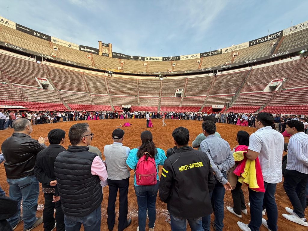Exitosa clase práctica en la Plaza México.