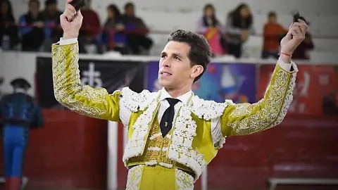 Ginés Marín por la puerta grande en León.