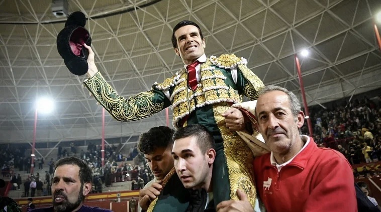 Un excelente ‘garcigrande’ pone en bandeja el triunfo a Emilio de Justo en Valdemorillo.