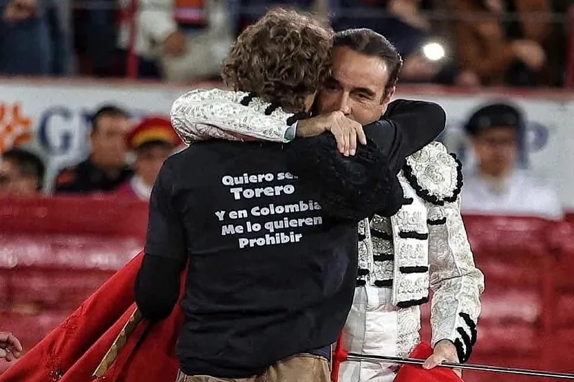La dura vida del espontáneo colombiano que saltó al último toro de Enrique Ponce en México: “Se portó como un señor; mi sueño es España”