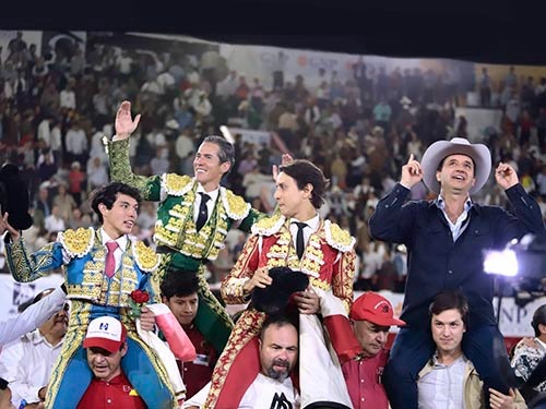 Feria de León: Diego Silveti, Roca Rey e Isaac Fonseca triunfan con una corrida importante de Villa Carmela.