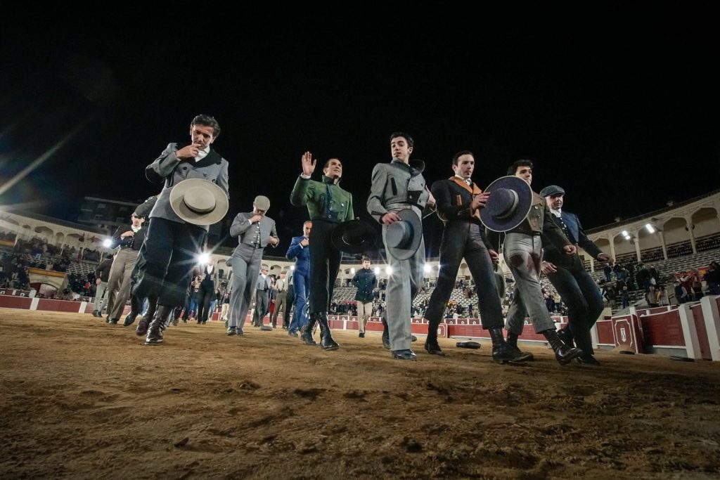 Molina empieza la temporada pisando fuerte: indulta a Guerrero en el festival por los damnificados de la dana de Letur.