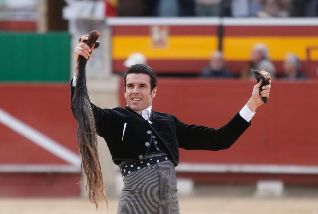 Emilio de Justo corta un rabo en el Festival de Utiel.