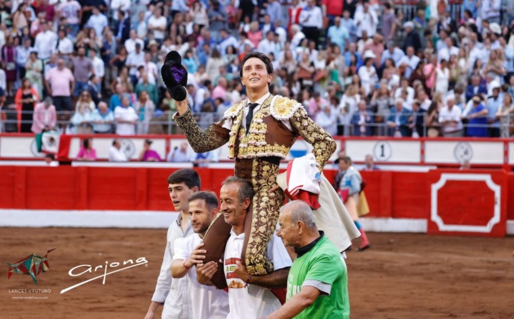 Roca Rey apuesta por la corrida de Victorino Martín y hará doblete en la Feria de Santander.