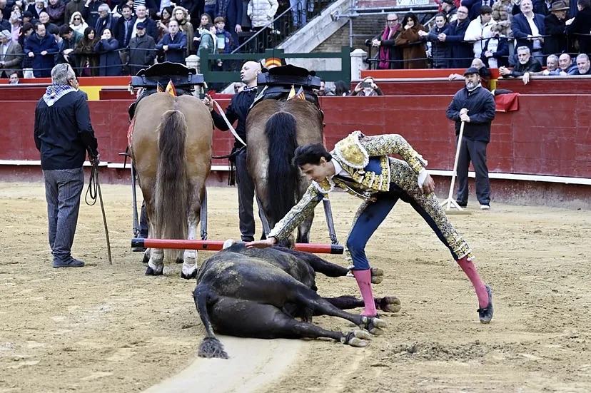 Feria de Fallas 2025: Roca Rey transciende su propia dimensión con un toro estratosférico en Valencia.