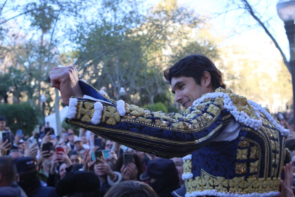 Castella desoreja al único toro de nota de Juan Pedro Domecq en el cierre de Castellón.