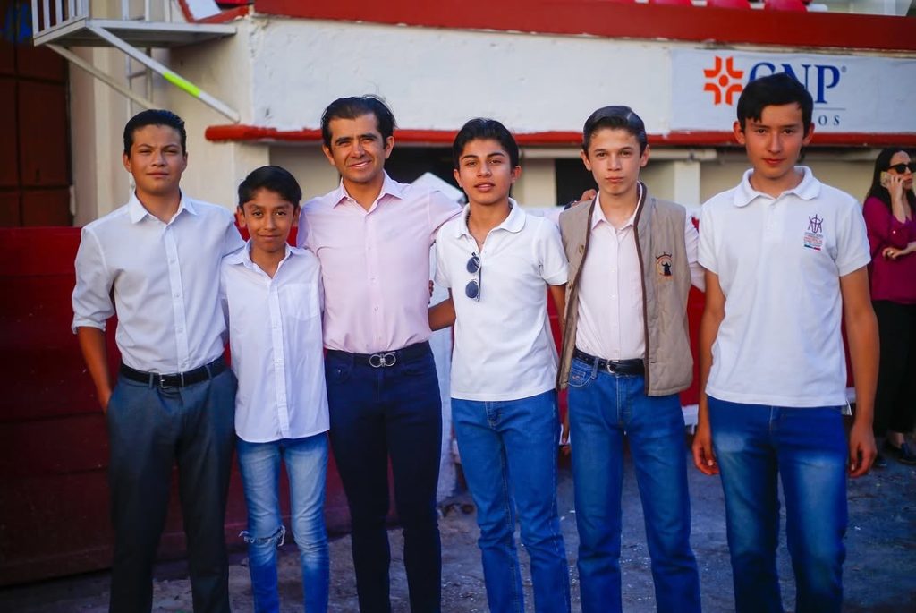 Joselito Adame se encuentra con la juventud taurina: “Es momento de defender con orgullo nuestra tradición”
