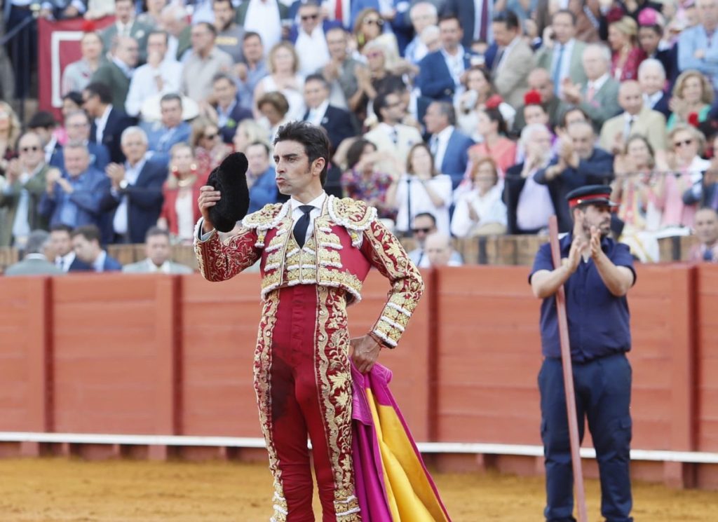 Lección magistral de Perera ante la bravura extrema de Santi Domecq: Anárquico, un toro para toreros machos.