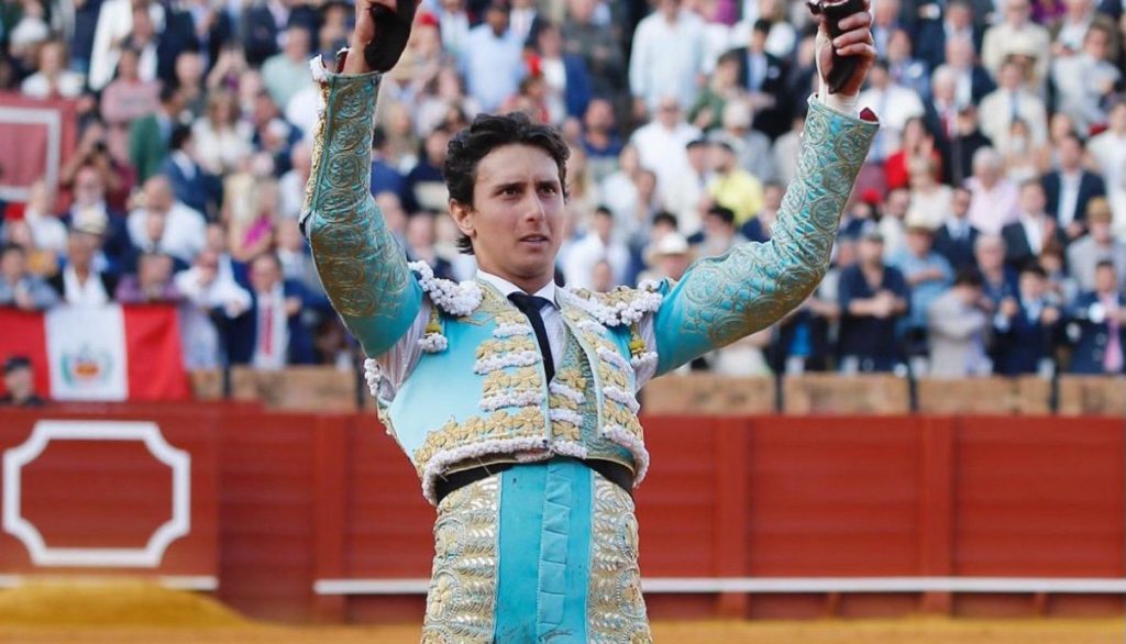 Todo para Roca Rey en Sevilla: lote de Puerta del Príncipe, triunfo menor.