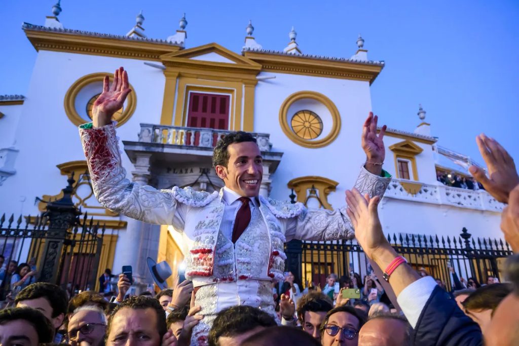 Feria de Sevilla: David de Miranda, por la Puerta del Príncipe.