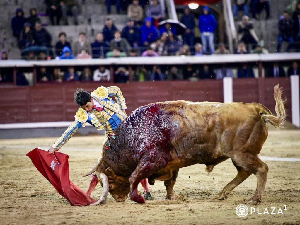 Así vio la prensa la actuación de Isaac Fonseca en Las Ventas de Madrid.