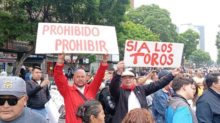 Marchan a favor de la tauromaquia en CDMX.