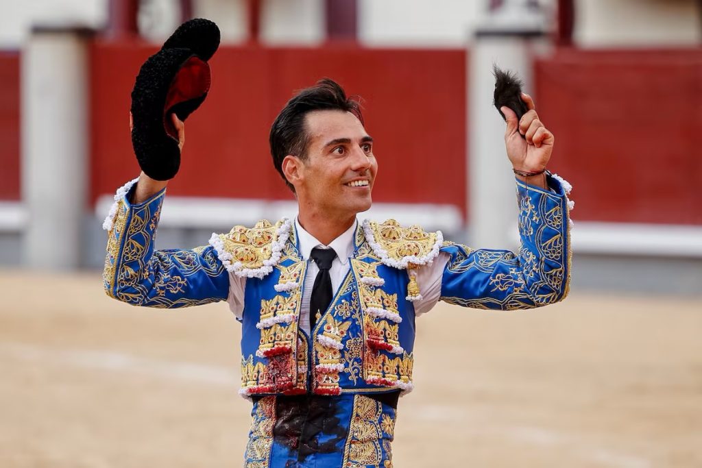 Feria de San Isidro: Premio a la entrega torera de Gómez del Pilar.