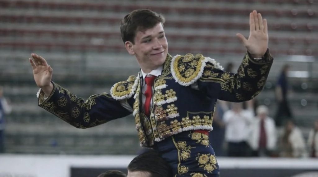 Guadalajara: Axel López sale a hombros en Novillada de Triunfadores.