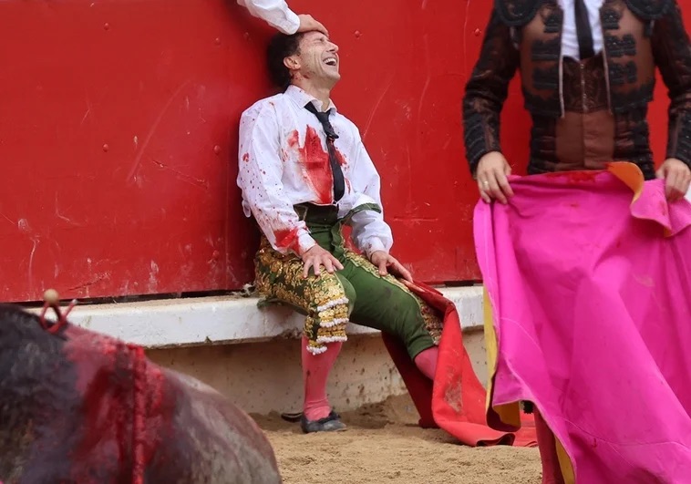 Rafaelillo, con ocho costillas rotas tras su brutal cogida en Pamplona: «Sentí el crac-crac y supe que el toro me las había partido»