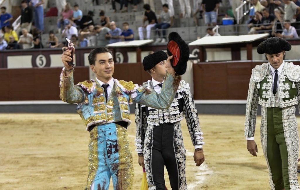 Bruno Aloi gana… Pedro Luis hace el toreo.