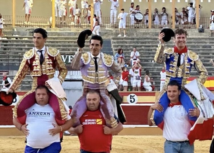 Puerta Grande para El Payo junto a sus alternantes en Tudela.