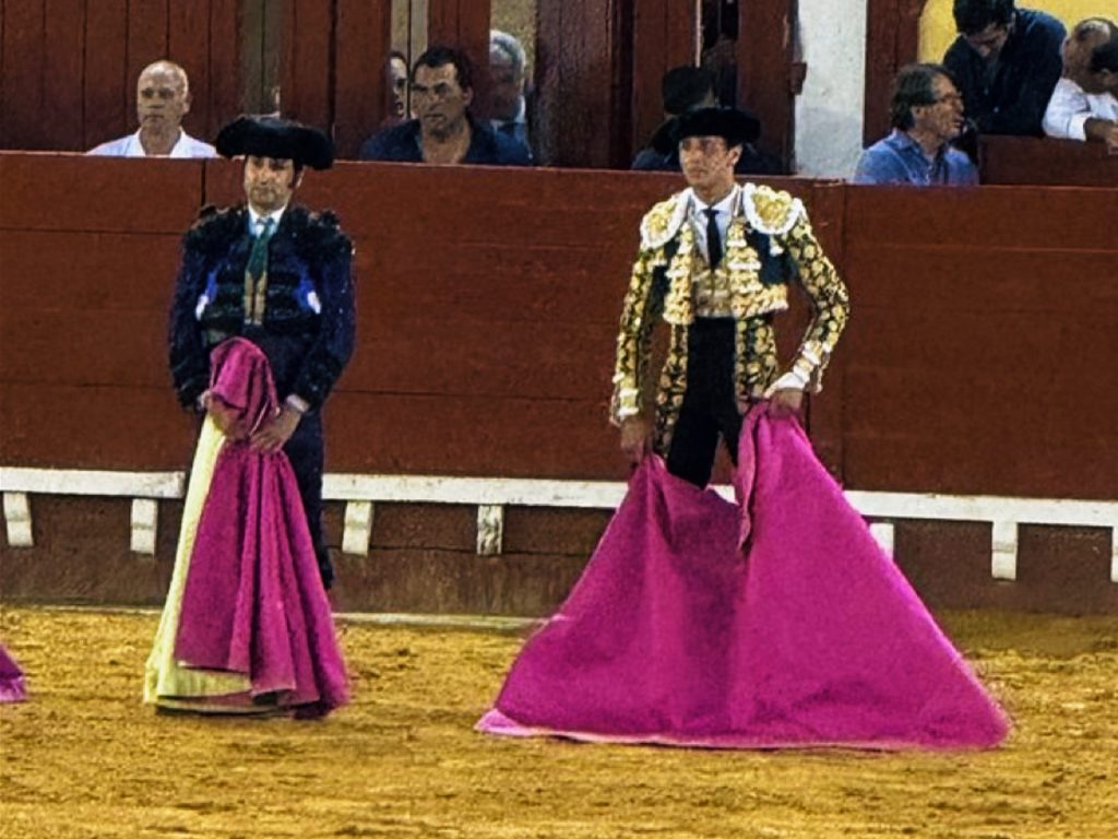 Agua y aceite no ligan: ni falta que hace.