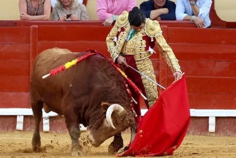 Morante: no hay billetes para hoy…el toreo está que arde en el mes más taurino del año.