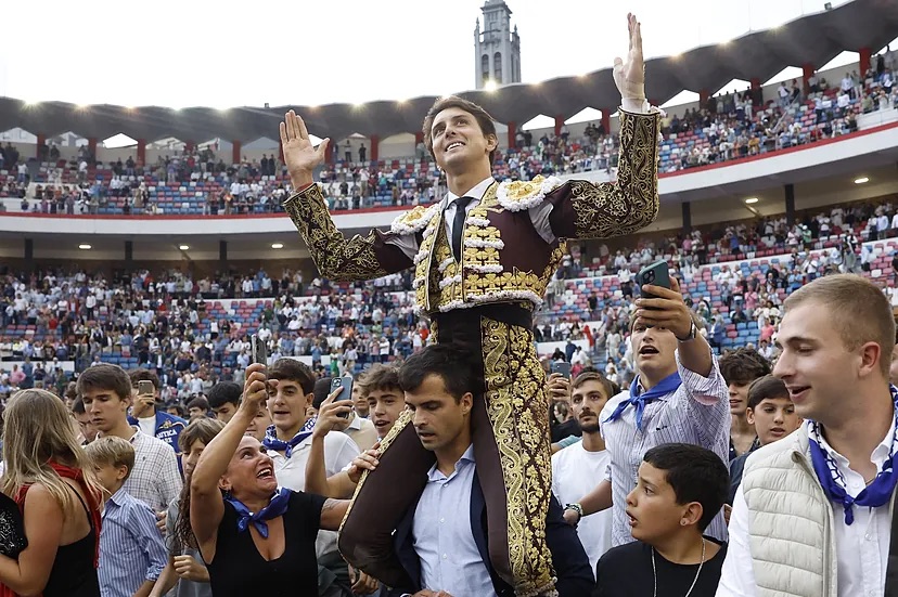 Golpe de máxima figura del toreo de Roca Rey en Bilbao.