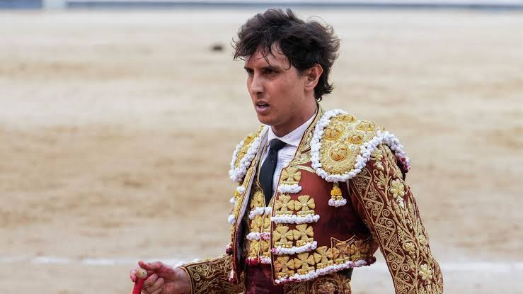 Roca Rey, de baja una semana por lesión en el pie izquierdo, no toreará mañana en Cuenca.