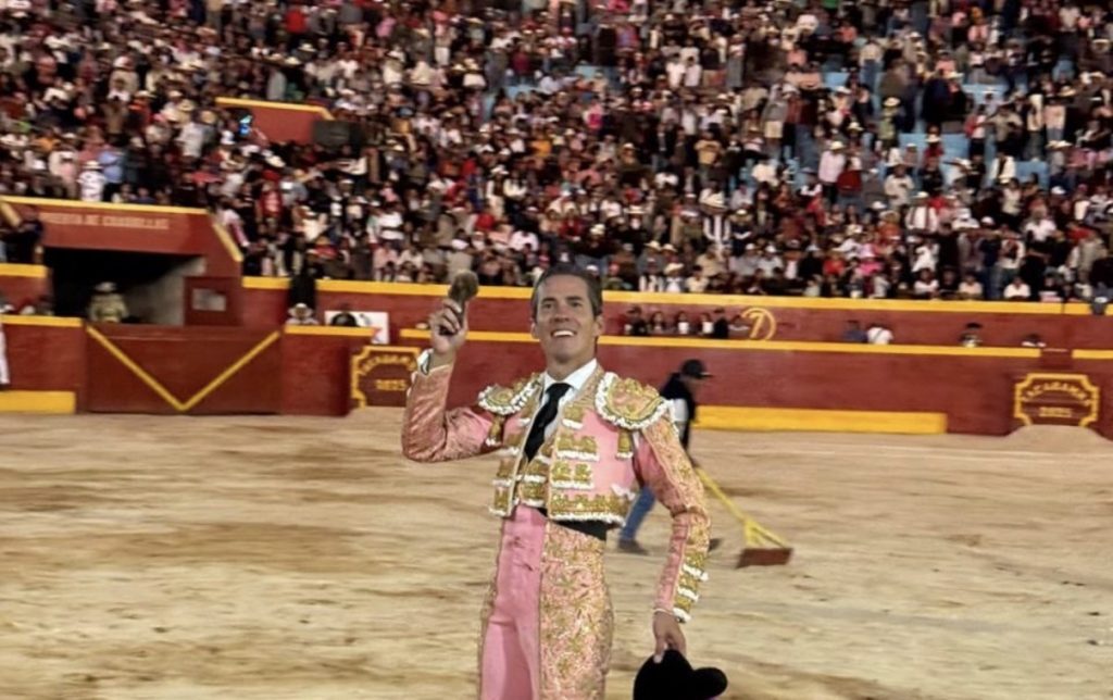 Perú- Feria de Tacabama: Puerta Grande para “Solalito” y una oreja para Diego Silveti.