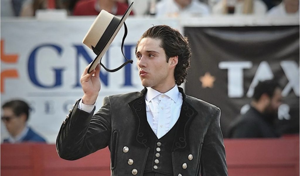 LEÓN: Oreja por coleta en el Aniversario 64° de “La Luz”