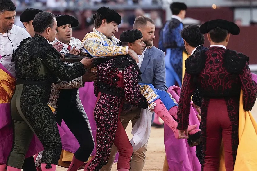 Víctor Hernández recibe el alta hospitalaria tras su grave cornada en Las Ventas.