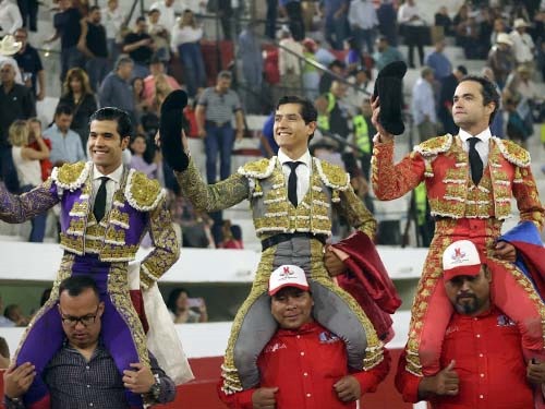 La afición de Ciudad Juárez celebró su libertad con una tarde triunfal de Toros.