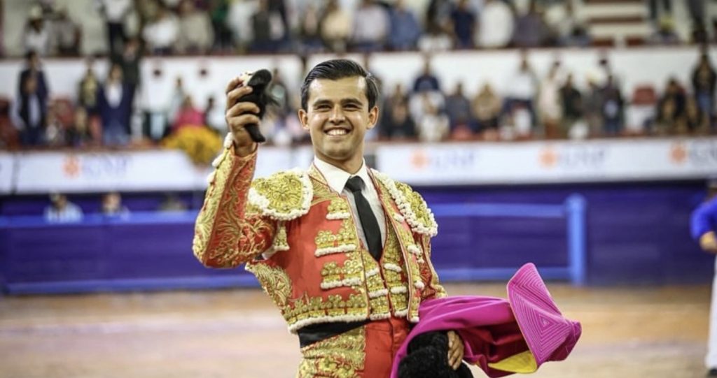 Diego Sánchez triunfa en la Corrida de Calaveras de Aguascalientes.