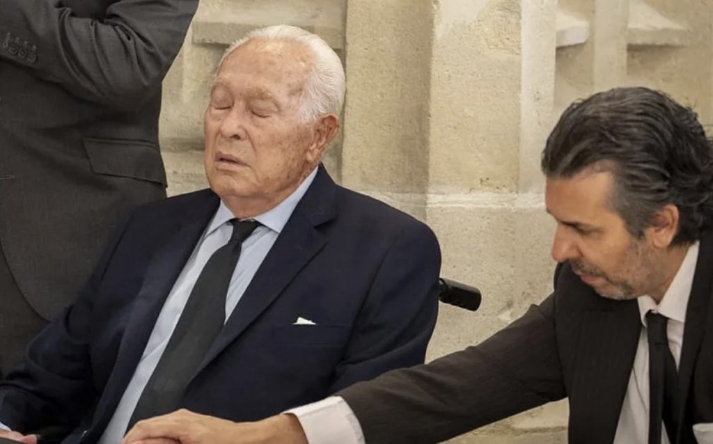 Despedida a Rafael de Paula entre palmas por bulerías y Curro Romero abatido: “Jerez tiene la deuda de un monumento”