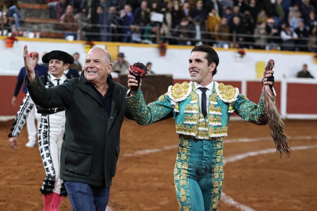 Talavante indulta a “Mi Compa” en Provincia Juriquilla.