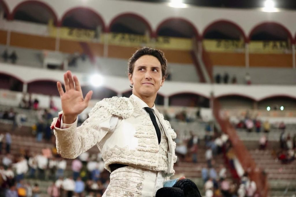 El triunfo de Roca Rey maquilla -un poco- el tropiezo ganadero de Peñalba en Guadalajara.