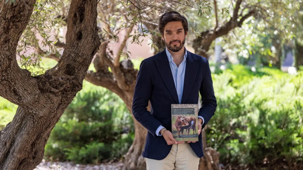 ‘Bravo toledano’, el mejor regalo para estas Navidades: un libro que bucea en la tradición taurina y las dehesas de Toledo