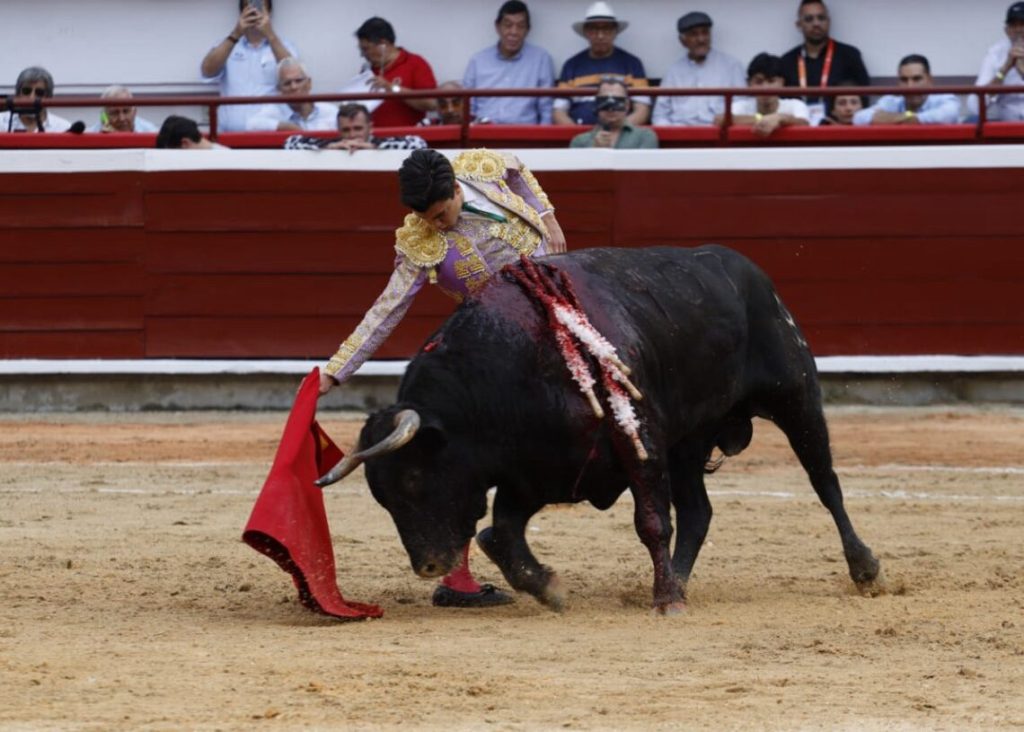 Marco Pérez corta la única oreja en el comienzo de la Feria de Cali.