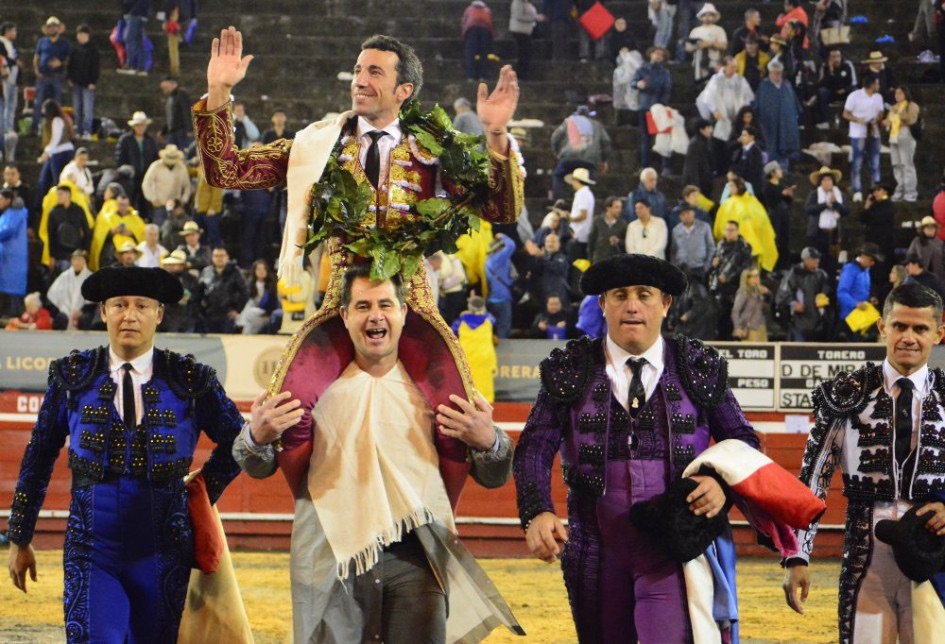 ‘David de M…aestría’: David de Miranda debutó con puerta grande en la plaza de toros de Manizales tras cortar tres orejas.
