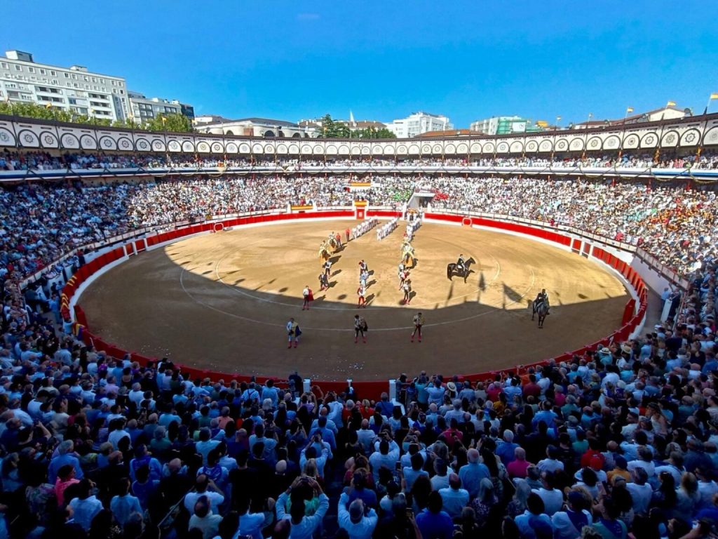 El consejo de administración de la Plaza de Toros de Santander aprueba la prórroga del contrato con Lances de Futuro para la Feria de Santiago 2026.
