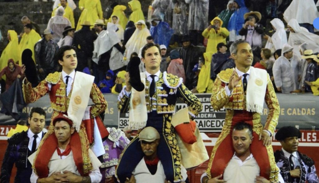 Tres lecciones sobre lidiar y triunfar en la cuarta corrida de Manizales.