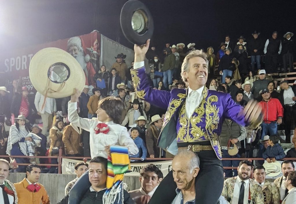 Tarde de triunfo y lleno absoluto en Tenango del Valle.