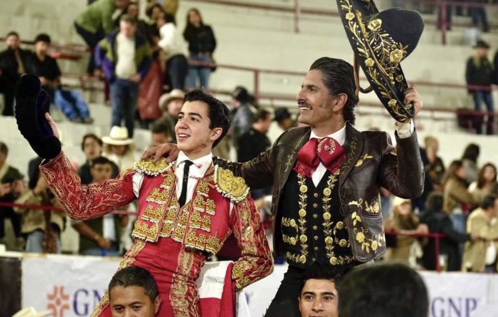 Feria de León: Dos que torean y otro que más o menos.