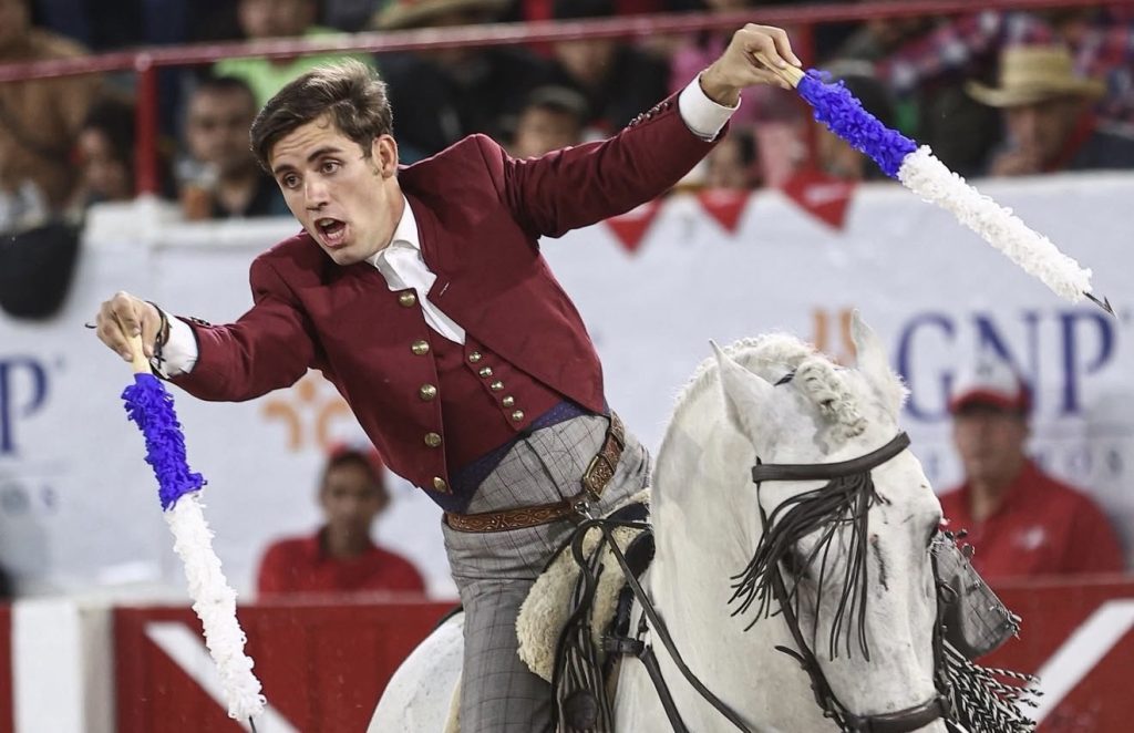 León: Hermoso de Mendoza abrió la puerta grande.