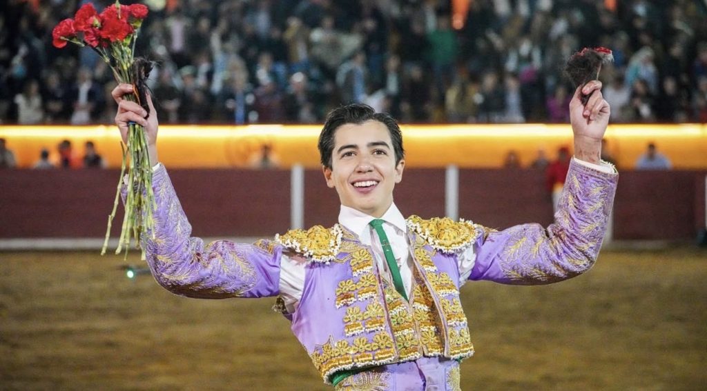 Marco Pérez, a hombros en la nocturna extraordinaria de Tlaxcala.