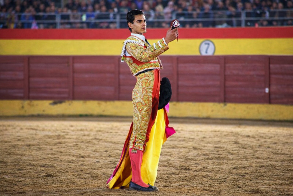 Garibay se impone a las circunstancias y corta una oreja de peso en Valdetorres de Jarama.