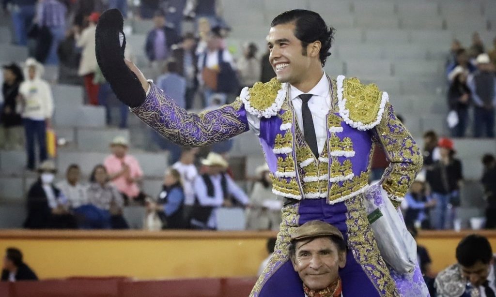 Triunfo grande de Diego San Román: orejas y rabo en la plaza Rodolfo Rodríguez “El Pana”